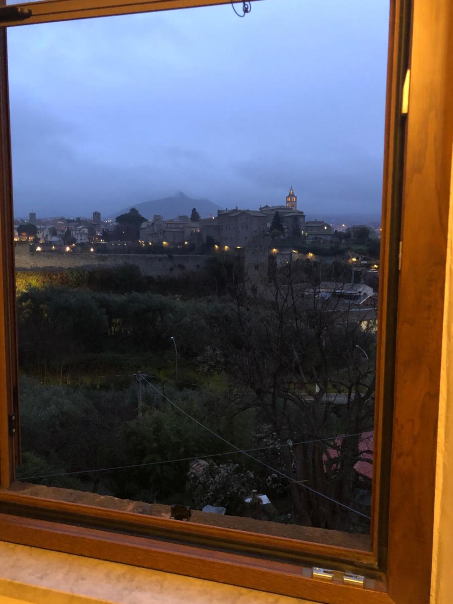 La Finestra Di Umberto Vicino Al Centro Con Parcheggio Privato Bed & Breakfast Viterbo Ngoại thất bức ảnh